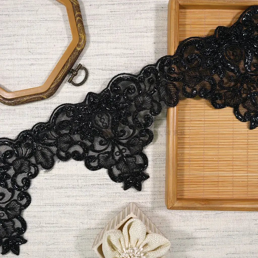 Blosoom Design Sequence Net Lace | Button Corner